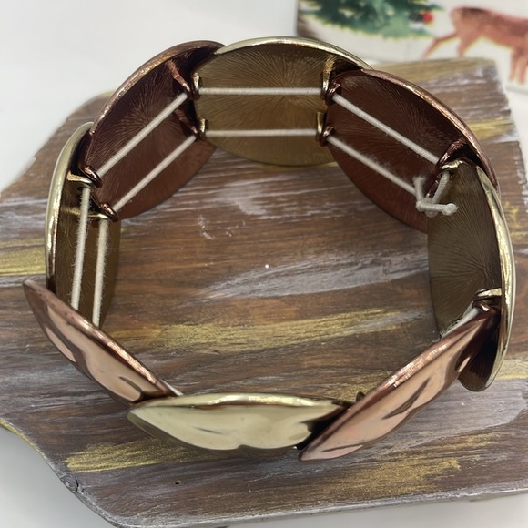 White House Black Market Two Tone stretch Hammered Circle Bracelet - Picture 3 of 9